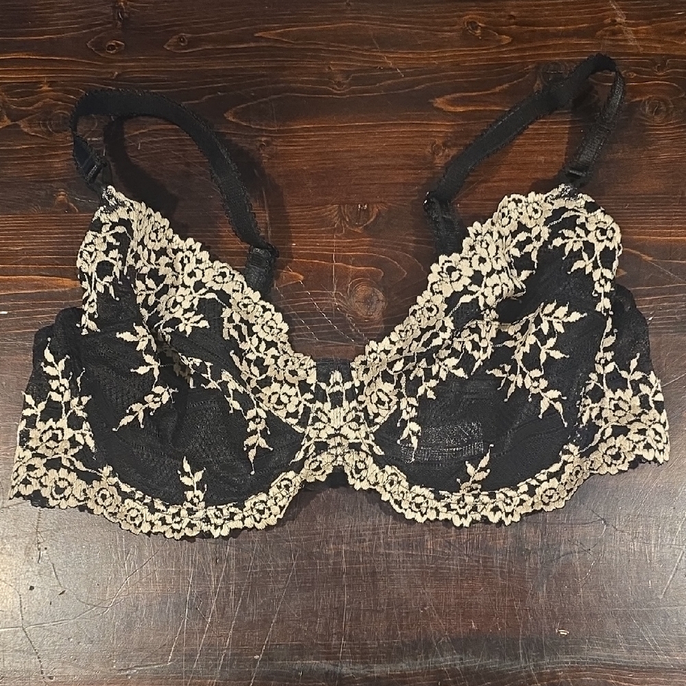 Wacoal Embroidered Floral Lace Underwire Bra